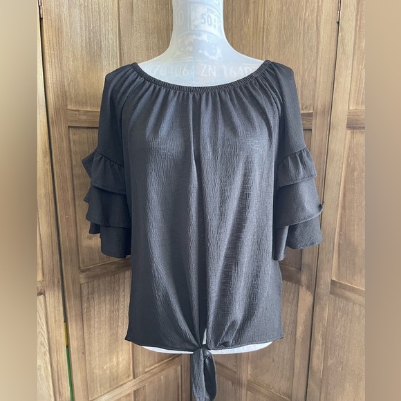 Women’s 3/4” Ruffled Sleeve with Front Tie Knot. - Picture 1 of 7